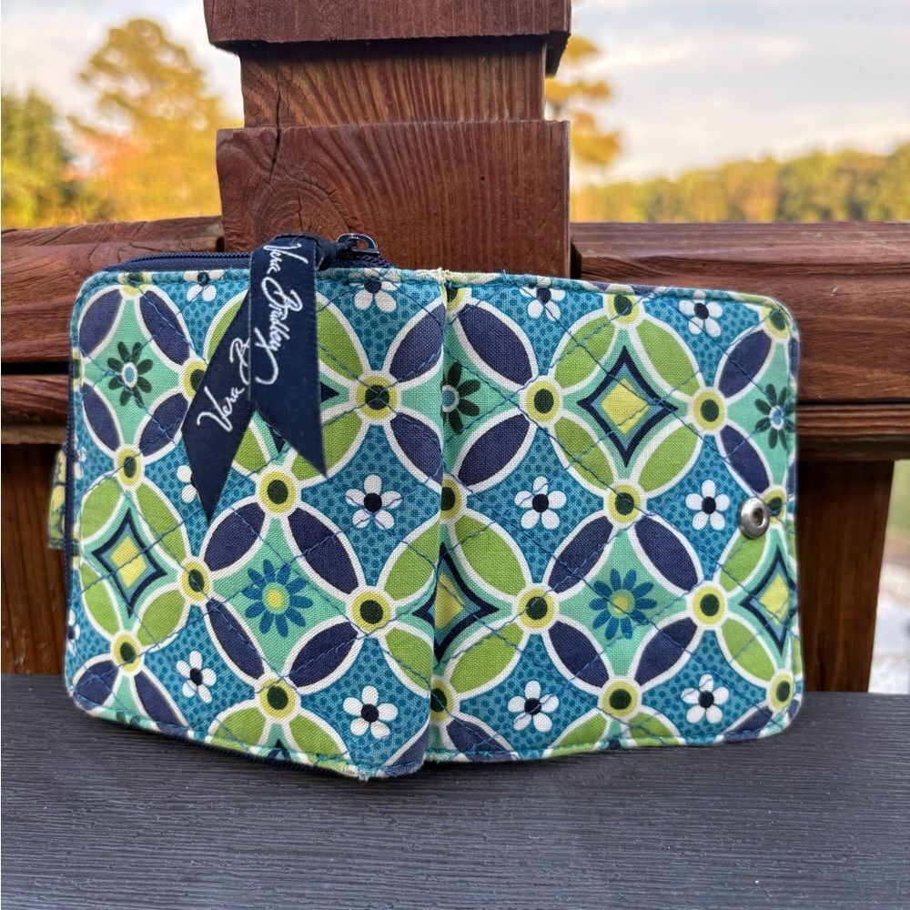 ❤️ Vera Bradley Blue and Green Geometric Wallet pockets ID holder snap closure
